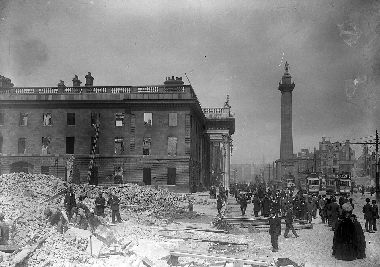 Yničená dublinská hlavná pošta po potlačení povstania. © Wikimedia.org