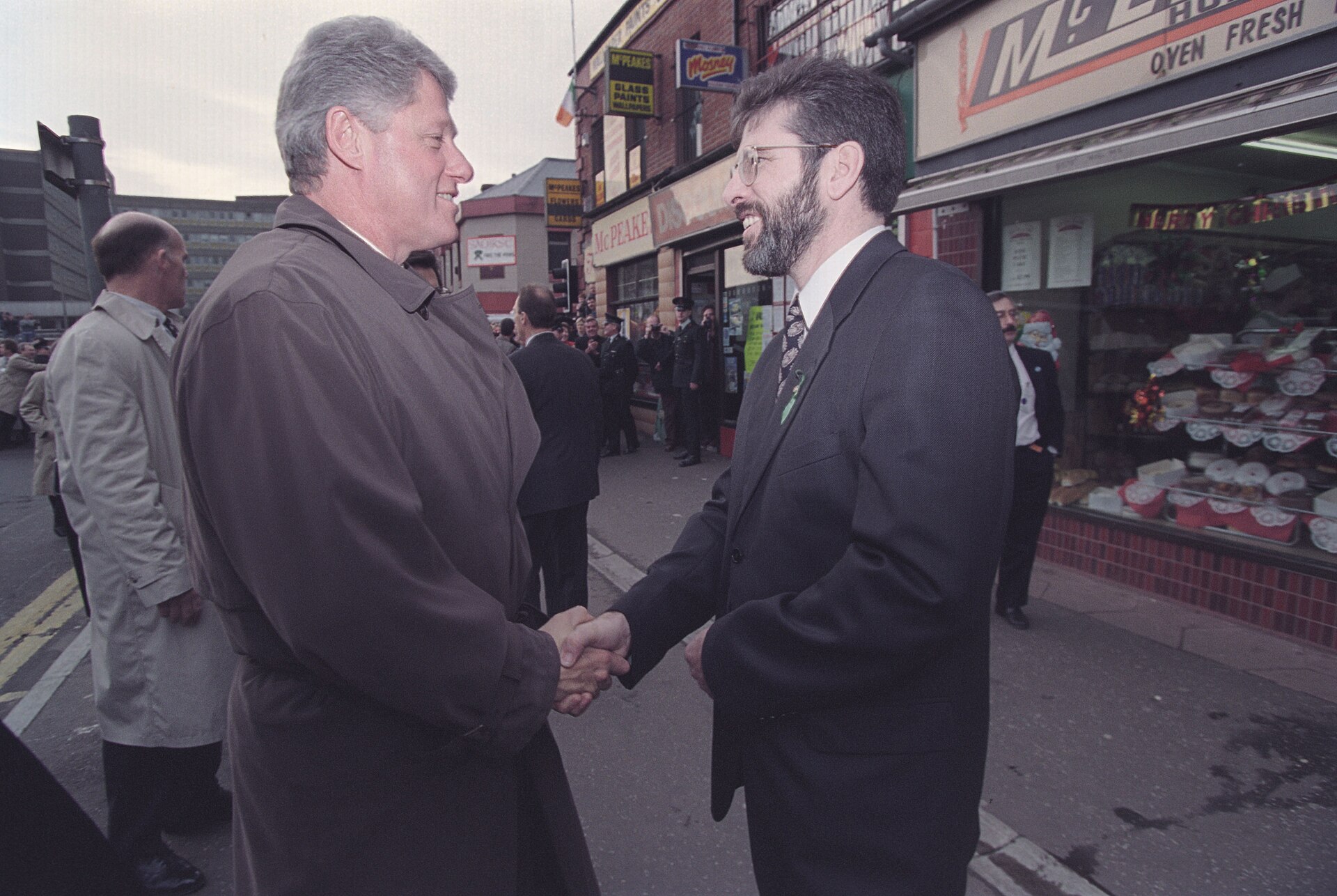 Vodca strany Sinn Féin, Gerry Adams s Billom Clintonom v roku 1995. © Wikimedia.org