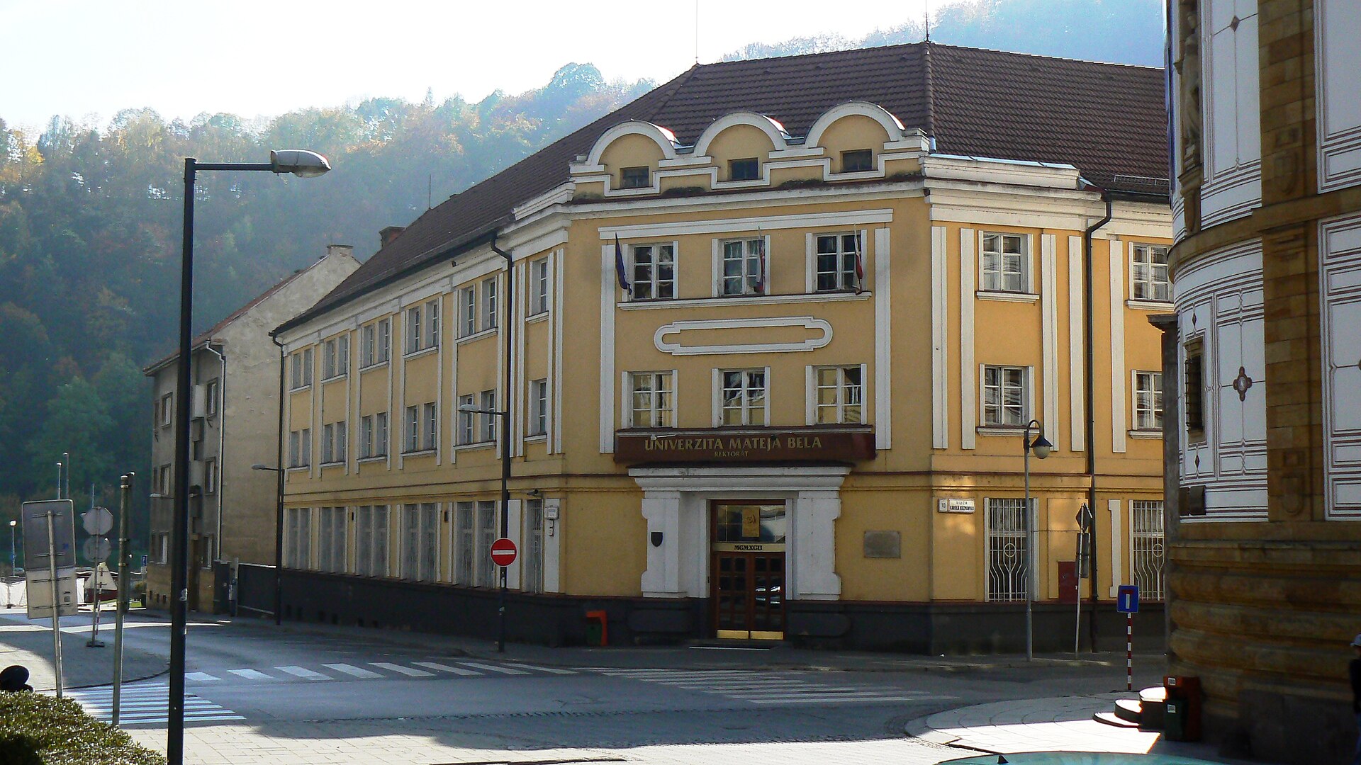 Budova inkriminovanej Univerzity Mateja Bela. © Wikimedia.org