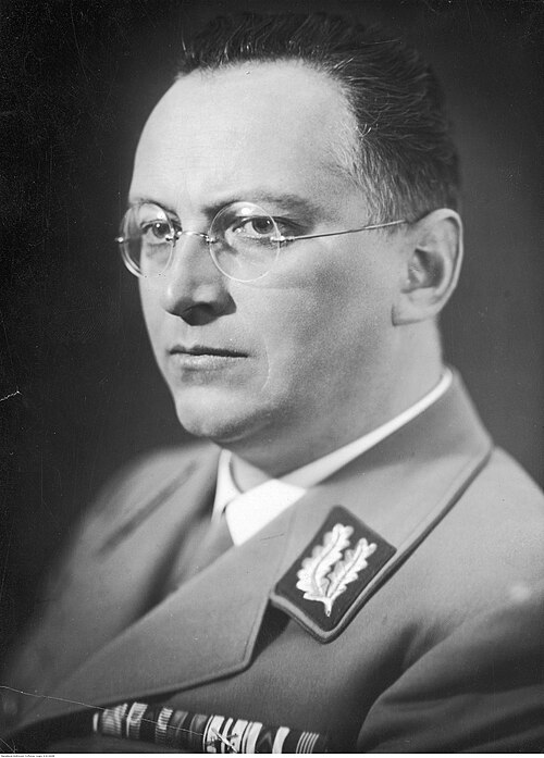Konrad Henlein, vodca Sudetonemeckej strany, ktorý poslušne plnil priania Berlína, po zajatí Američanmi spáchal 10. mája 1945 v Plzni samovraždu - podrezal si žily rozbitými sklíčkami okuliarov. © Wikimedia.org