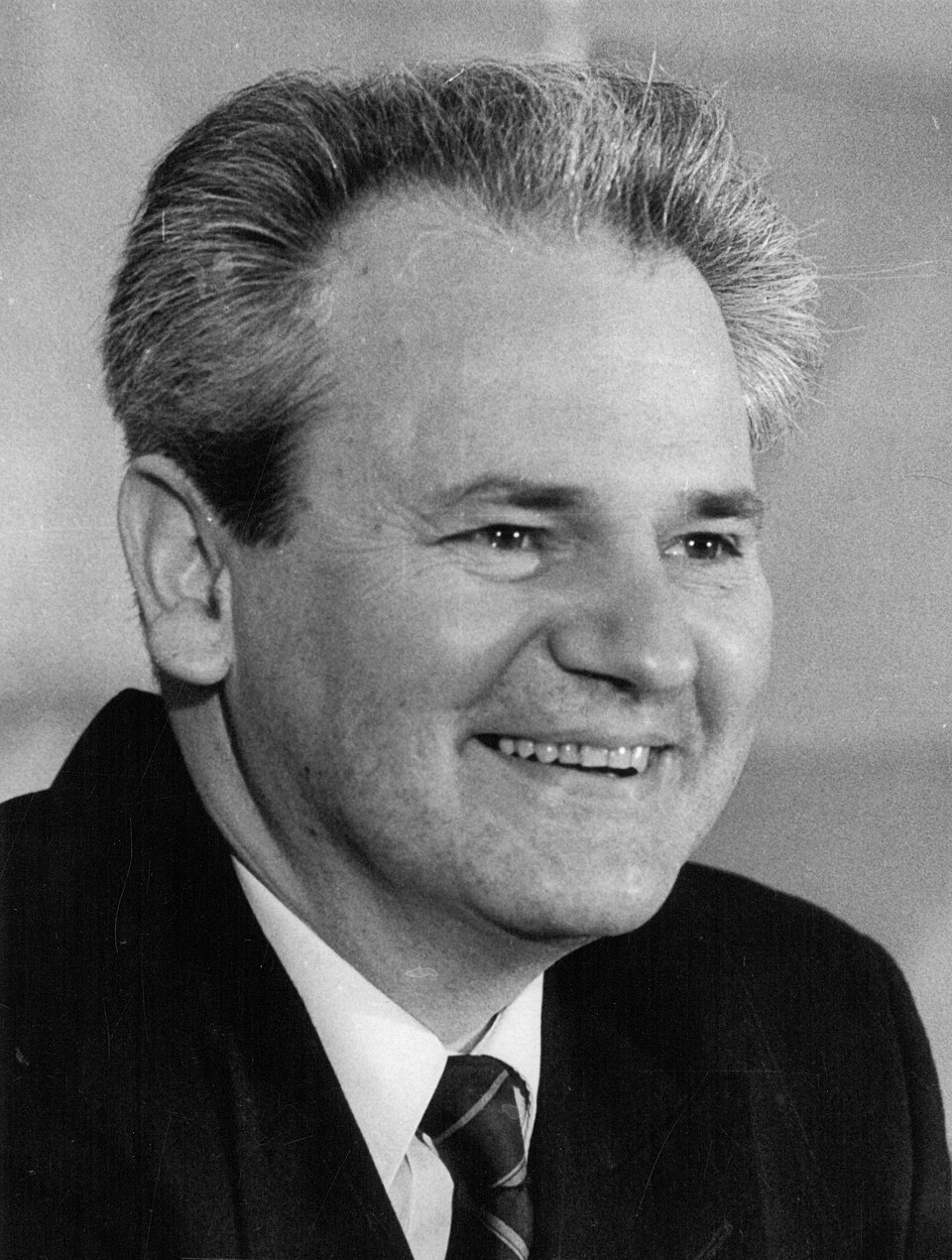 Miloševića na jeseň roku 2000 zvrhli vlastní občania v takzvanej Buldozérovej revolúcii. © Wikimedia.org