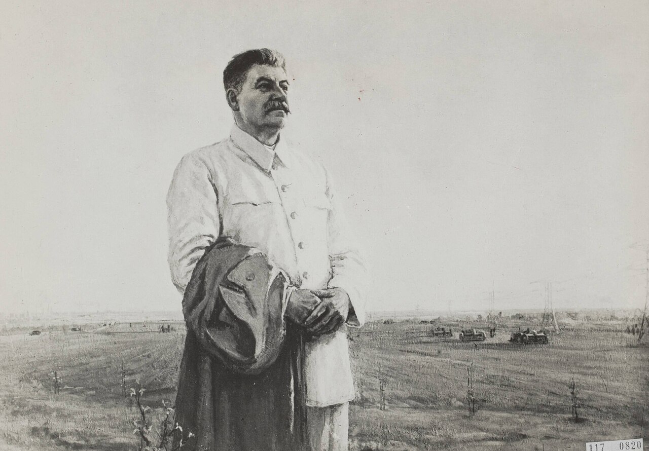 Propagandistické bludy o roľníckom tajomníkovi Stalinovi mali zakryť aj krutú pravdu o jeho bohatstve. Stalin na maľbe z r. 1950 © Wikimedia.org