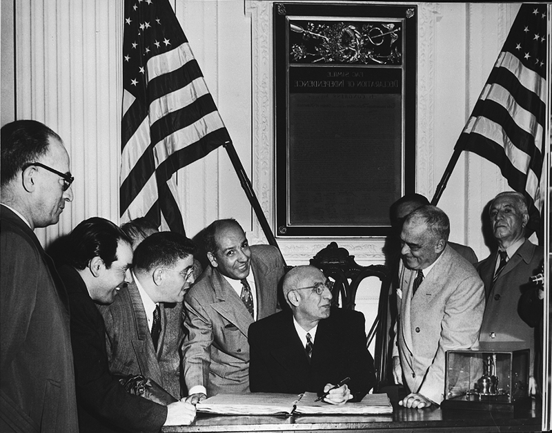 Iránsky demokratický politik Mosaddek na návšteve USA v roku 1951. © Wikimedia.org