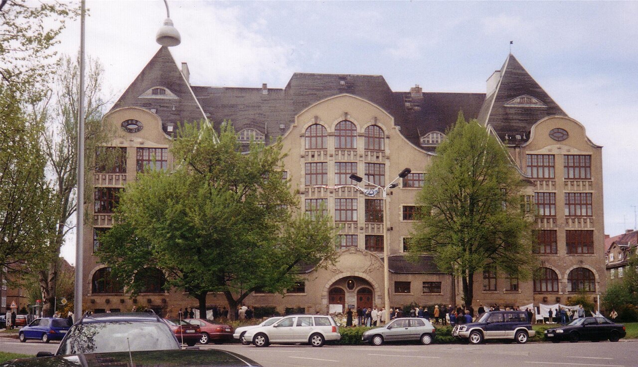 Gutenbergovo gymnázium, miesto masakru z roku 2002. © Wikimedia.org
