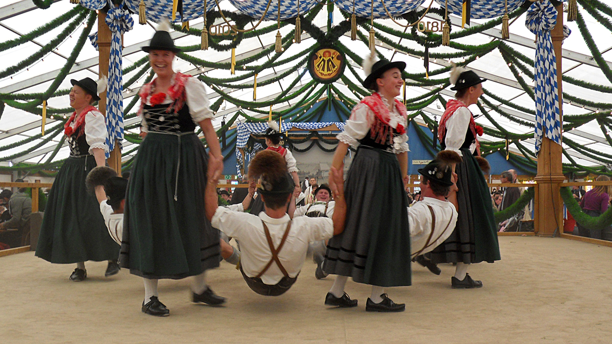 Tradičný bavorský tanec. © Wikimedia.org