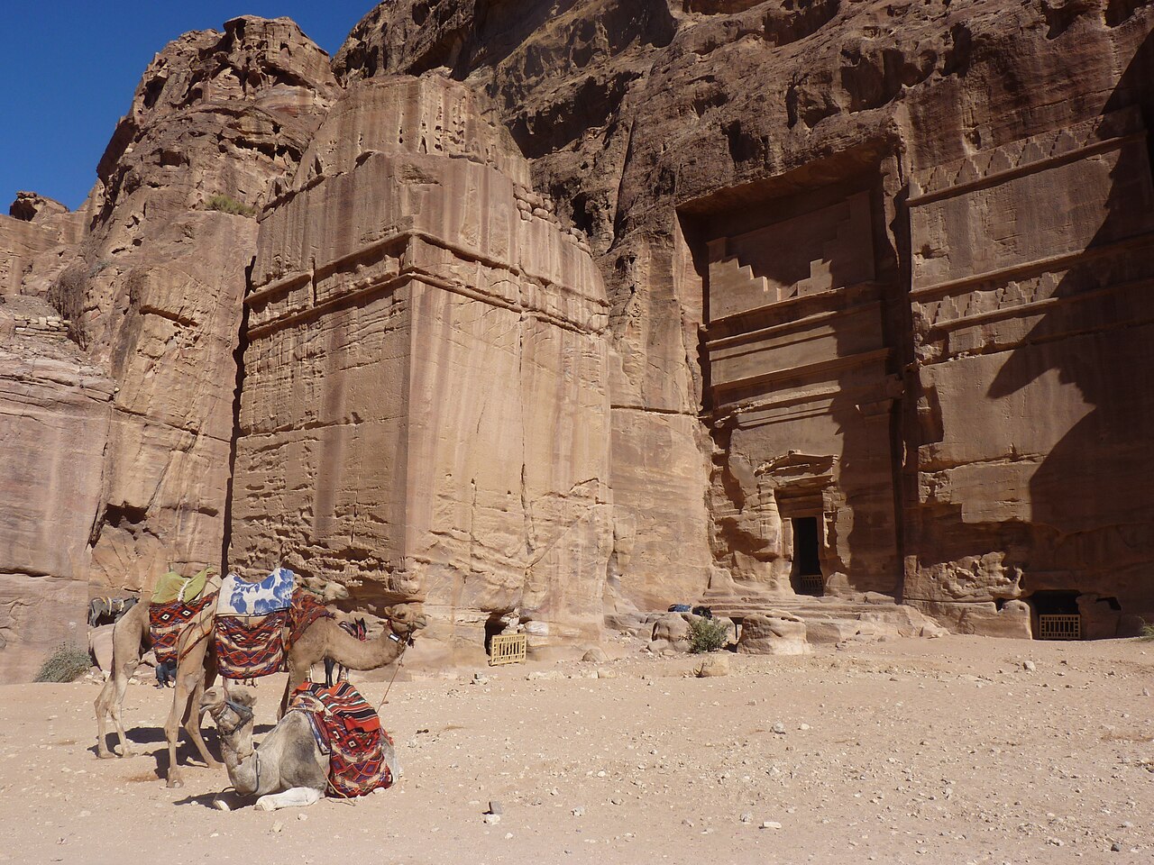 Ruiny púštneho mesta Petra. © Wikimedia.org