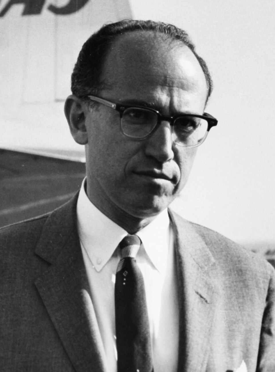 Rodák z New Yorku Jonas Salk sa preslávil svojou vakcínou proti detskej obrne, ktorá sa začala masovo používať v roku 1955. Aby dosiahol čo najnižšiu cenu vakcíny, nedal si ju patentovať - čím sa vzdal niekoľkých miliárd dolárov. © Wikimedia.org