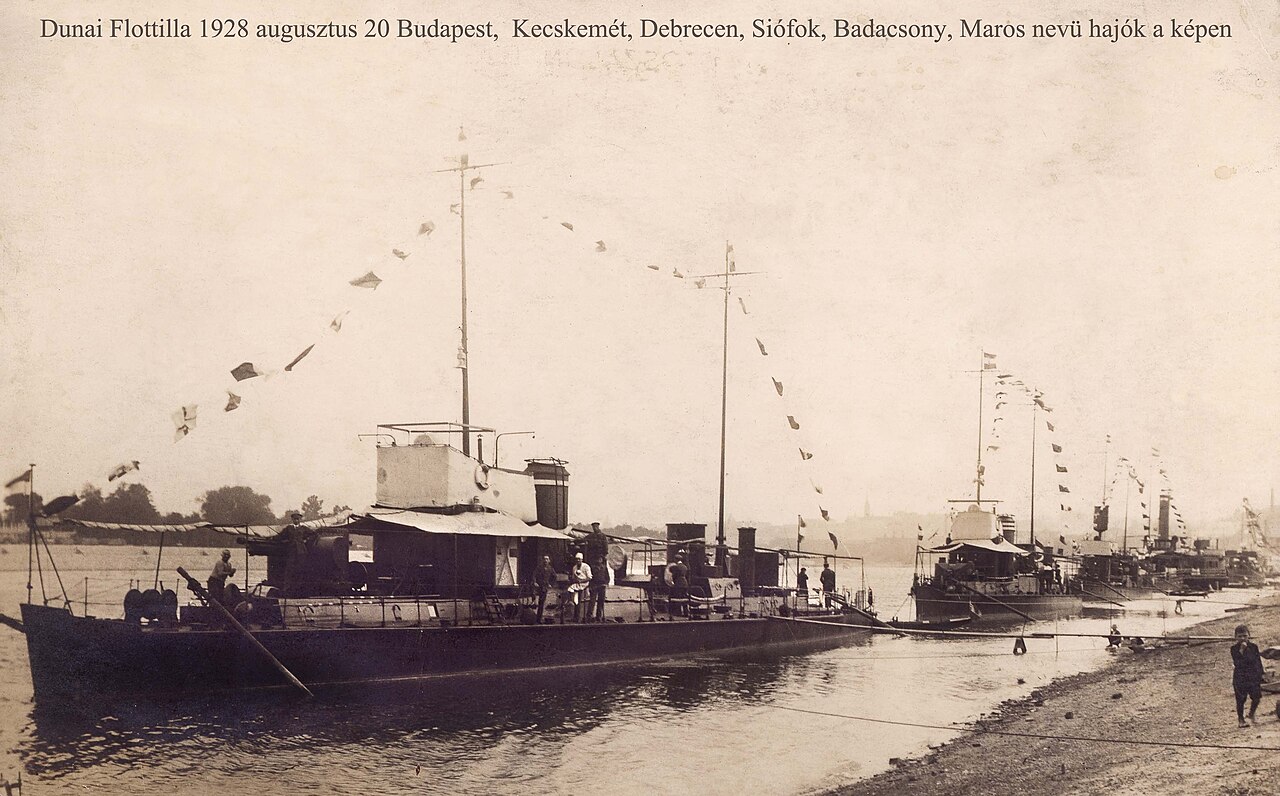 Dunajská flotila v Budapešti., r. 1928 © Wikimedia.org.