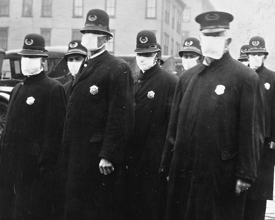 Policajti v Seattli počas pandémie v decembri 1918. © Wikimedia.org