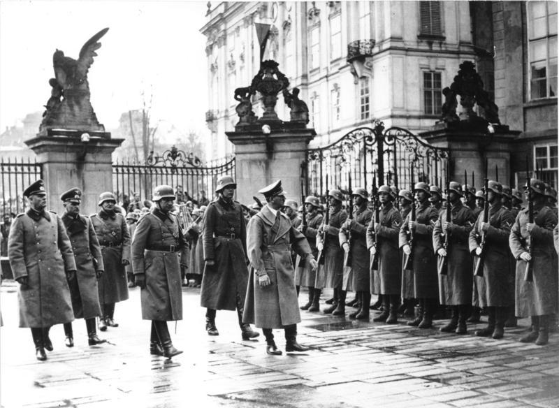 Hitler na Pražskom hrade 16. marca vyhlásil Protektorát Čechy a Morava. © Wikimedia.org