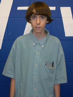 Adam Lanza, ktorý 14. decembra 2012 najskôr zastrelil svoju matku a potom na škole v Sandy Hook 20 šesť a sedemročných detí a 6 učiteľov, nakoniec spáchal samovraždu. © Wikimedia.org