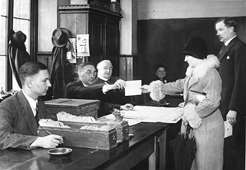 Parliamentary elections in Germany, 1932. The Nazis triumphed in democratic elections. © Wikimedia.org/CC BY-SA 3.0 de