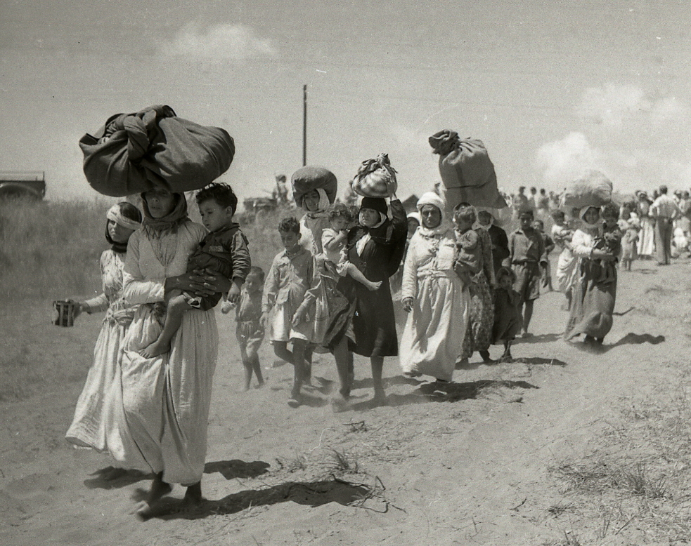 Palestínski utečenci na ceste do Jordánska v júni 1948. © Wikimedia.org