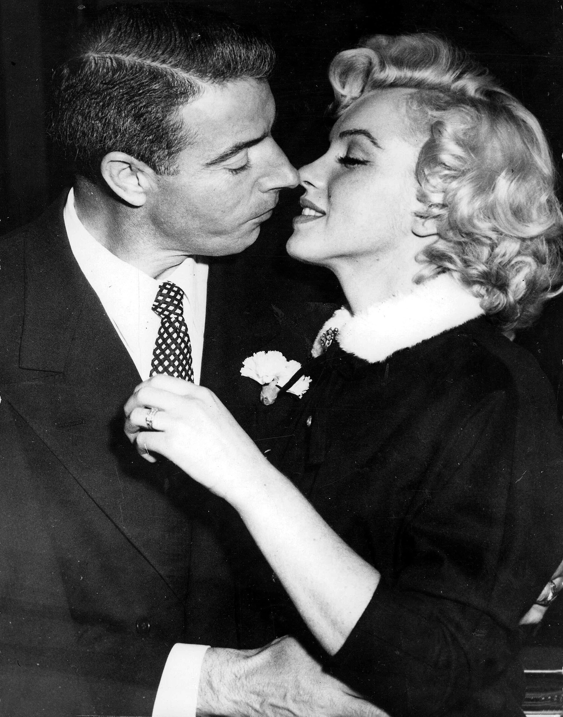 After his divorce from Marylin, Di Maggio never remarried, and until his death, he sent red roses to her grave every week. © Wikimedia.org