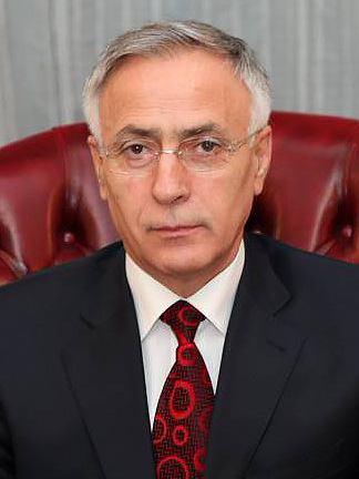 Spoluobžalovaný a bývalý predseda kosovského parlamentu, Jakup Krasniqi, dostal tiež 25 rokov. © Wikimedia.org